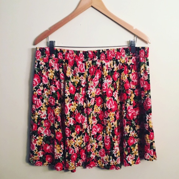 Forever 21 Dresses & Skirts - Forever 21 Floral Print Skirt